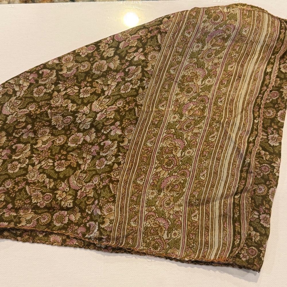 Floral Patterned Silk scarf 🧣